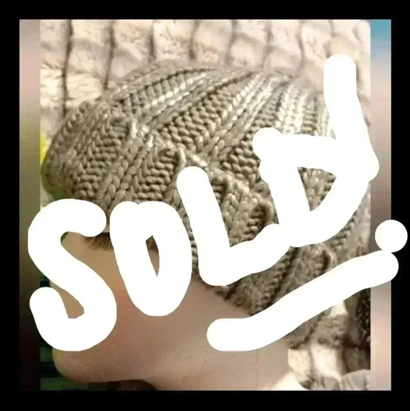 H&M Divided NWOT OSFM Silver metallic beanie - Picture 1 of 7